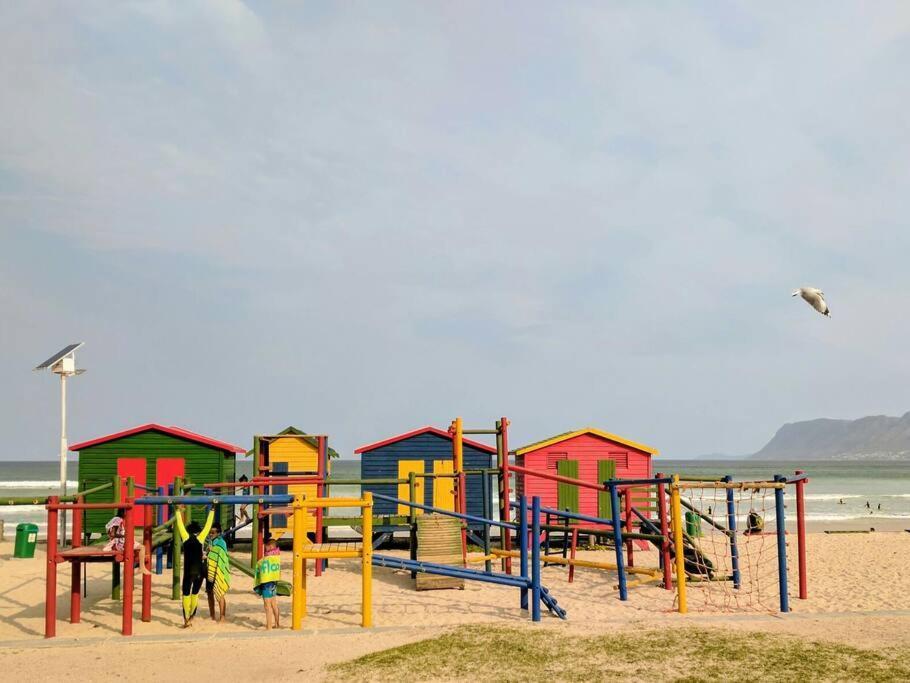 On The Beach At Surfers Corner Cape Town Exterior foto